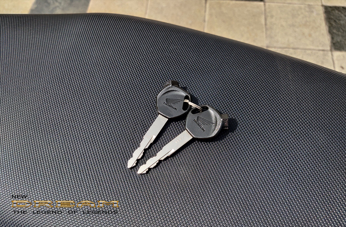 Chìa khóa xe Honda Dream 125 NCX 2024 màu đỏ Chìa khóa xe Honda Dream 125 NCX 2024 màu đỏ